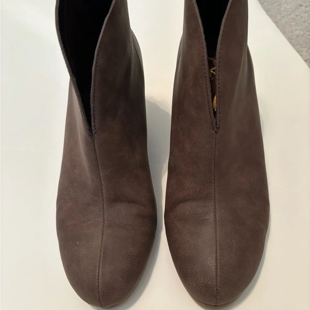 A2 by AEROSOLES Taupe Zip Back Heeled Ankle Boots Size 7